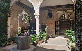 Al Mezzanino, Palazzo Torniello